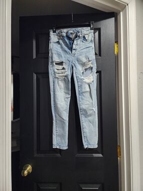 American EagleLight Blue Distressed Women's Jeans - Classic Slim Size 2 SHORT